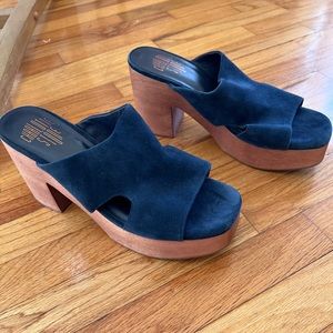 Charlotte Stone Mule